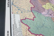 оформление географических карт,географические карты больших размеров,географические карты в деревянном багете