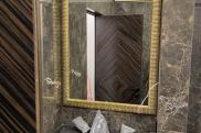 Зеркала в ванной комнате,зеркало над раковиной,зеркало на мраморной стене